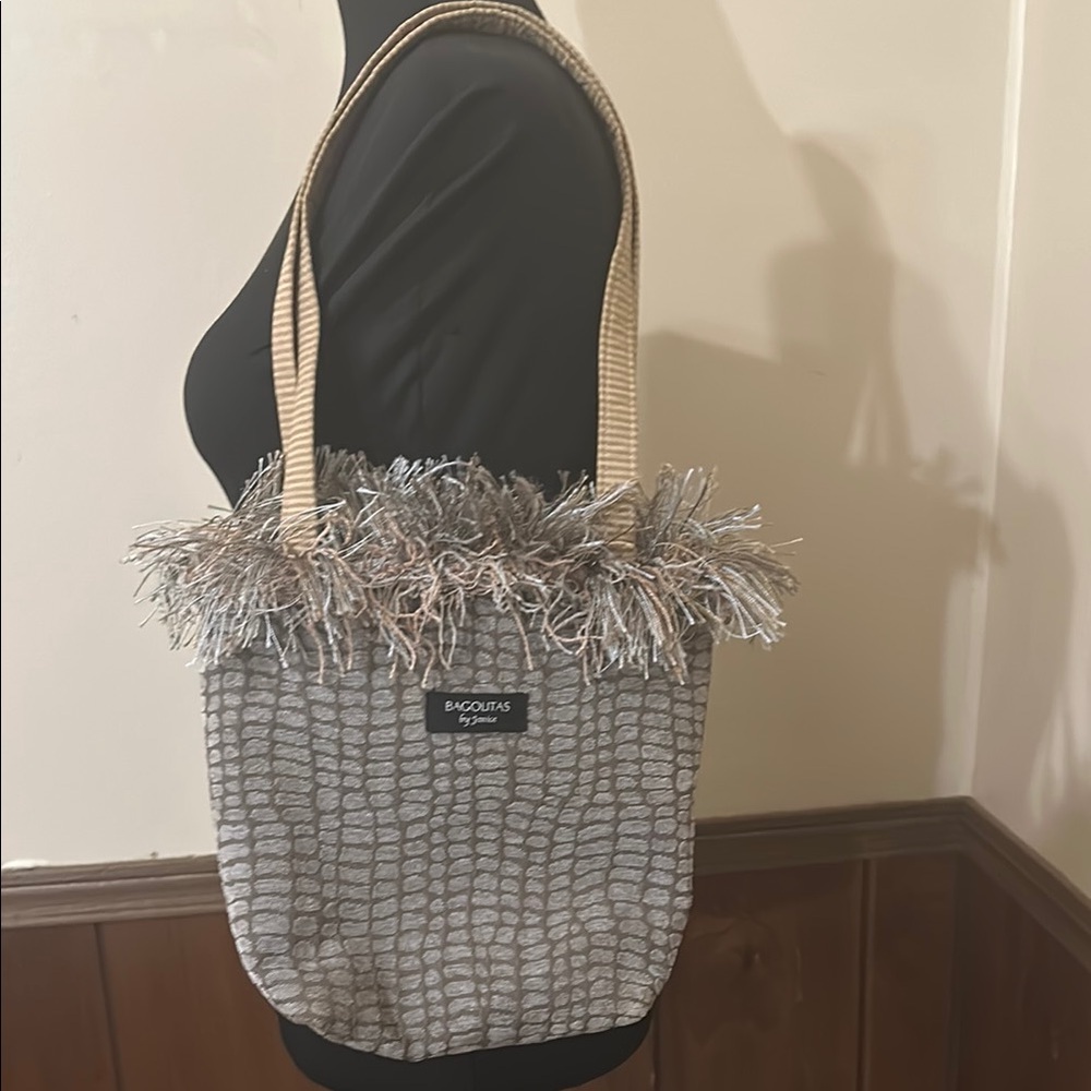Art to wear size medium shoulder bag My Bag Olita by Janice